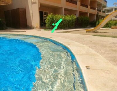 الساحل الشمالي ديمورا – شاليه أرضي 2 غرفة بفيو هايل على حمام السباحة