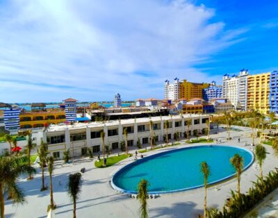 الساحل الشمالي بورتو مارينا – شاليه دور رابع 2 غرفة 2 حمام بفيو مباشر على حمام السباحة